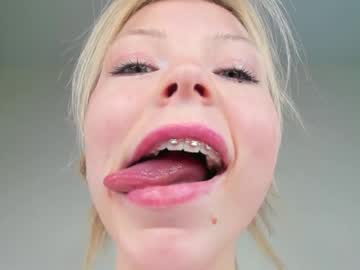 girl
        deva_alice cam image #1897144