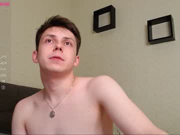 couple
        hot_hearts cam image #1242090