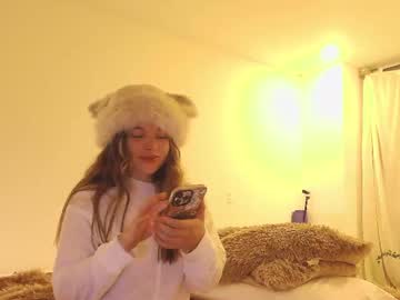 girl
        kendalltyler cam image #6240459