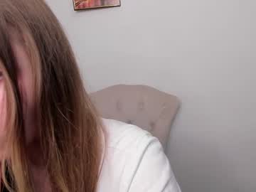 girl
        brenda_rogerss cam image #2294443