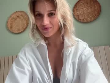 girl
        blair_fox cam image #3353452