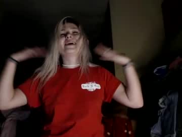 girl
        kipsy420 cam image #1816634