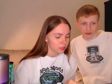 couple
        julsweet cam image #4436302