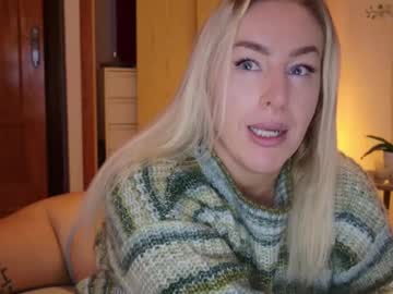 girl
        christinasiemone cam image #5500314