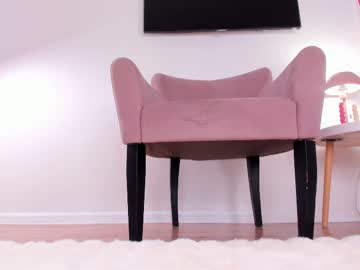 girl
        meowlina cam image #6789653