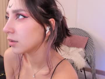 girl
        maxine_8 cam image #47125