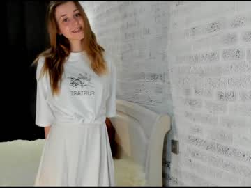 girl
        sophie_crashh cam image #1556646