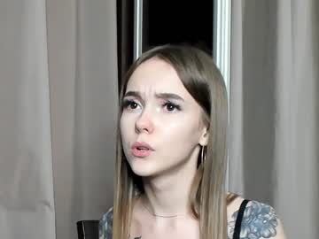 girl
        mia_monk cam image #717304