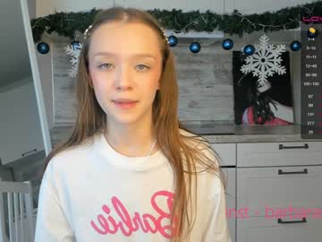 girl
        beverlyvega cam image #417807
