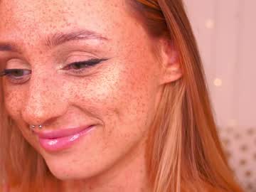 girl
        artease cam image #369705