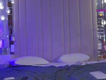 girl
        krissone cam image #1701228