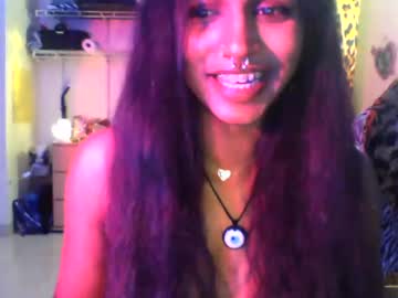girl
        mon3ytr33 cam image #5588991