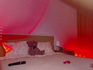 girl
        lumoore cam image #3600929