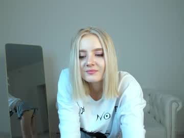 girl
        oliviabr0wn cam image #250984