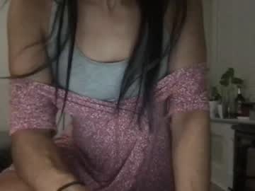 girl
        deserbee cam image #3129713
