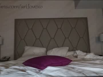 couple
        ari_lovexo cam image #767841