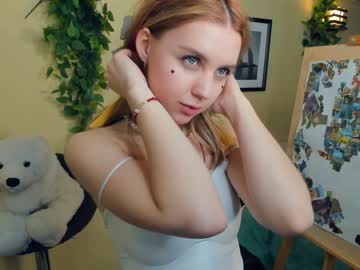 girl
        wildahamblett cam image #3632936