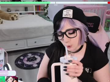 girl
        crimsonkitten cam image #5925688
