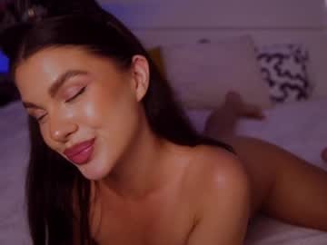 girl
        jacky_smith cam image #4570550