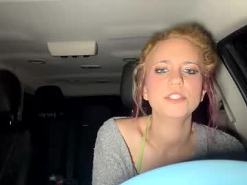 girl
        mezzy69 cam image #6186247