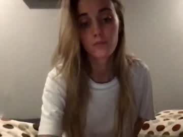 girl
        blondiebabbby420 cam image #136220