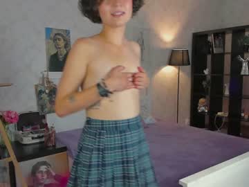 girl
        station_lovers cam image #2458243
