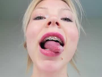girl
        deva_alice cam image #1897050