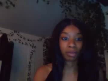 girl
        minnasw0rld cam image #4314450