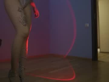 girl
        greeny_mat cam image #6541136