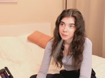 girl
        katiebarfield cam image #6872432