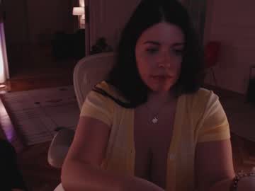 girl
        mila_ cam image #3304995