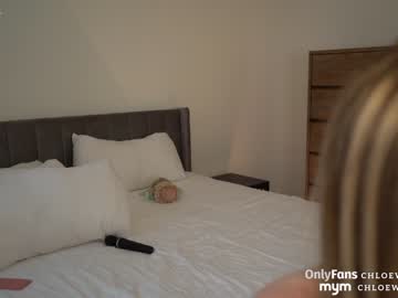 girl
        chloewildd cam image #4177417