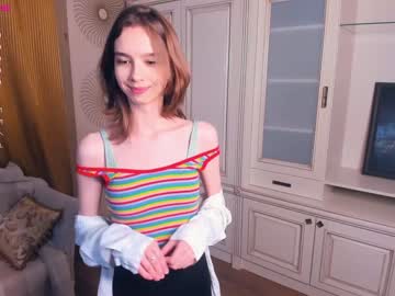 girl
        happiness_call cam image #1174458