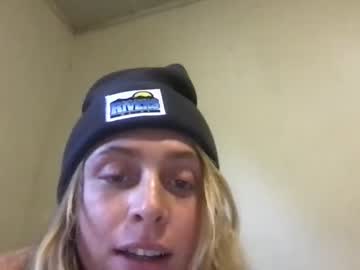girl
        beaniegee cam image #2862428