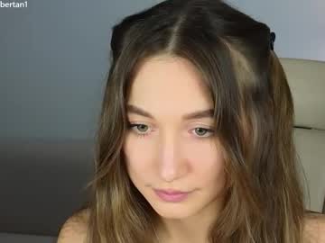 girl
        ambertan1 cam image #6253722