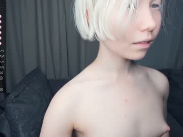 girl
        silvergloss cam image #2552197