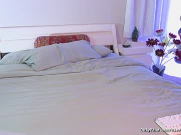 girl
        _stella_rose_ cam image #2359287