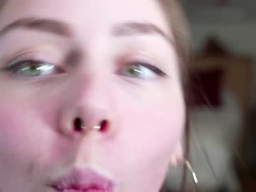 girl
        mayasings cam image #3740219