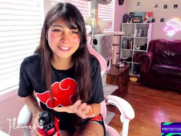 girl
        violetttflowers cam image #4111893