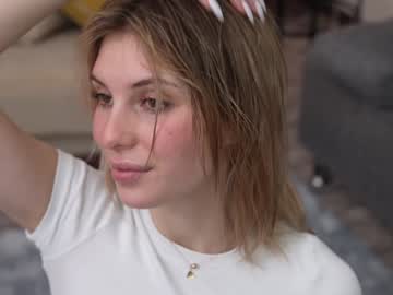 girl
        refined_style cam image #5697123