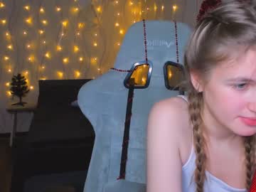 girl
        kylie_mine cam image #408329