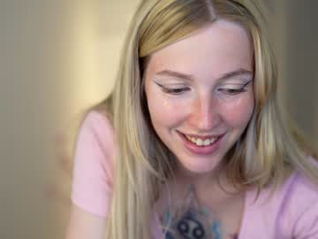 girl
        my_stella cam image #2037083
