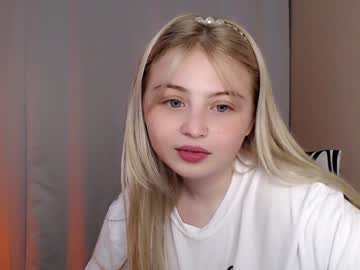 girl
        shy_blondiee cam image #831321