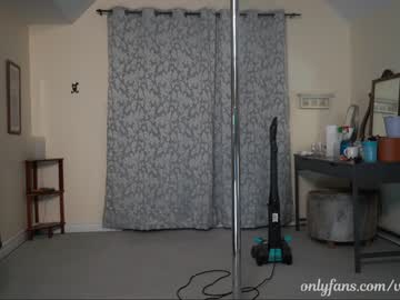 girl
        vivid_whit cam image #314477