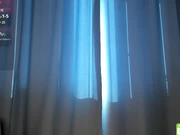 girl
        little_nut cam image #6529766