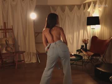 girl
        tifalock_ cam image #1146750