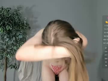 girl
        linettegrandon cam image #6180283