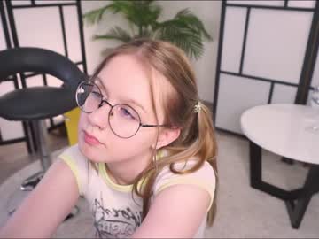 girl
        lorettabunyard cam image #3933992