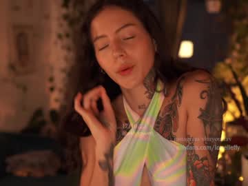 girl
        effylowell_ cam image #2647993