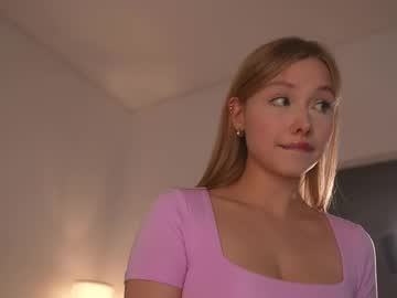 girl
        april_blush cam image #6763733